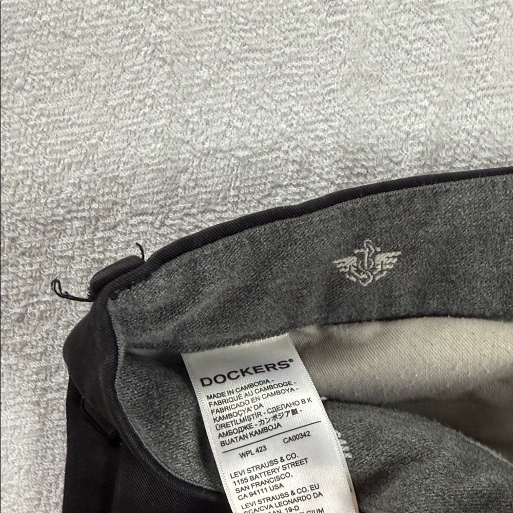 Dockers Men's Classic Black Chinos - Picture 6 of 14